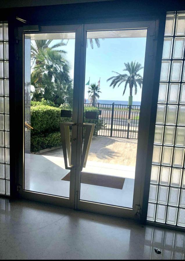 Appartement Front De Mer - Promenade Des Anglais Ница Екстериор снимка